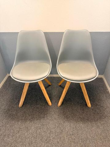 Gratis 2 grijze stoelen