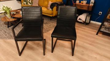 GRATIS:4 Zwarte stoere PU Lederen Eetkamerstoelen - Gebruikt