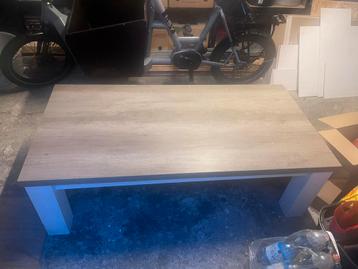 Mooie rechthoekige salontafel