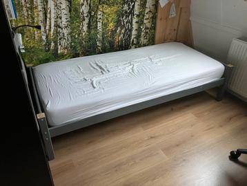 Gratis stevig bed met vaste lattenbodem 90x200