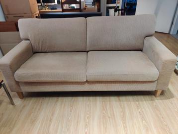 Gratis 2.5-zits bank (180cm) met hocker