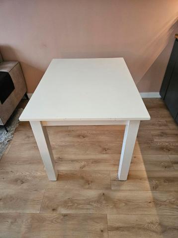 Hard houten tafel wit