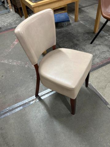 Houten stoel met kunstleder zitting