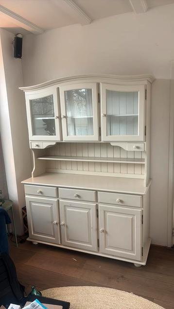 Mooie servieskast , gratis op te halen vandaag of morgen