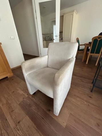 Witte luxe stoelen (2x) incl. onderhoudset