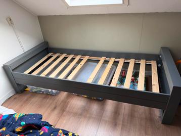 Gratis 1 persoonsbed (mist 1 lat in de bodem)