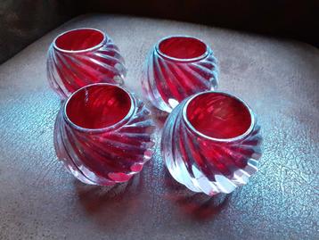 4 onbeschadigde glazen waxinelamp-houders in stemmig rood