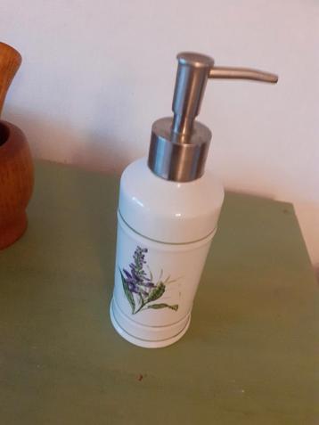 Vloeibare-zeeppompje (aardewerk met metaal)