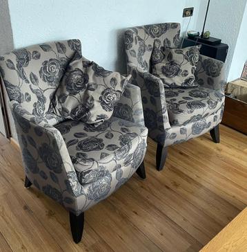 Twee Gebloemde Fauteuils - GRATIS