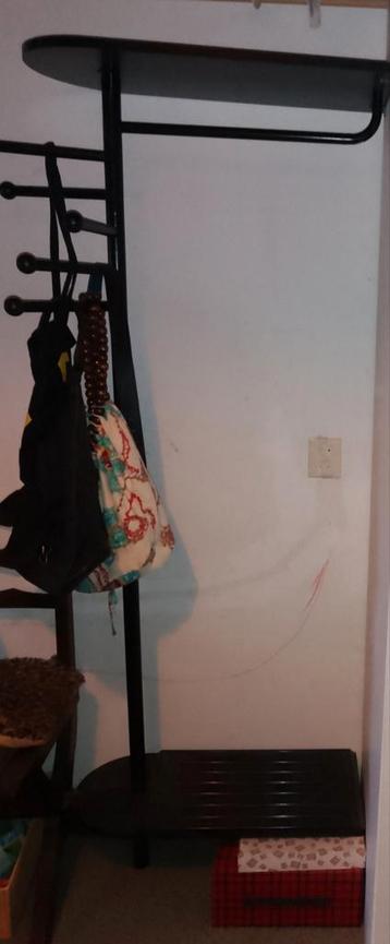 Zwarte kapstok met kunststof details - 180cm hoog