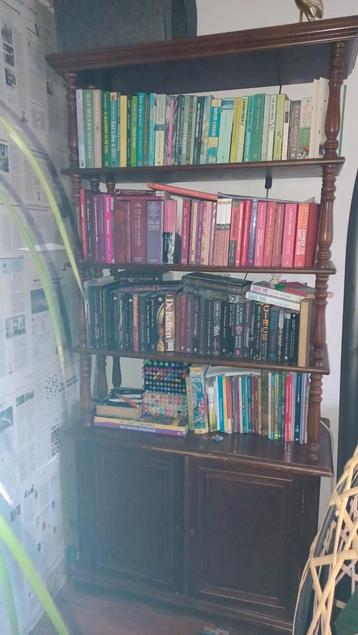 Gratis twee antieke boekenkasten