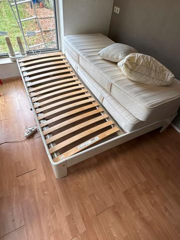 Tweepersoonsbed 160x200 eventueel met matrassen en kussens