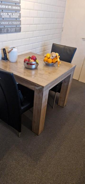 Houten tafel 90 bij 90 hoogte 80 nu 15 euro