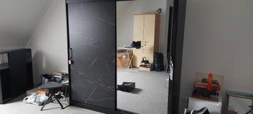 Schuifdeurkast met spiegel