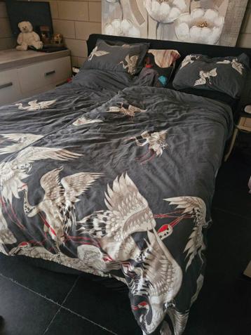 Gratis 2-persoons boxspring met topmatras en hoofdbord