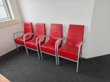 4 Rode stoelen gratis af te halen in Waalwijk