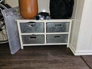 Klein kastje met lades