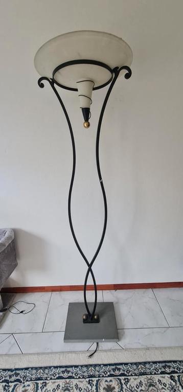 Elegante vloerlamp, 1.80m hoog. Gratis op te halen