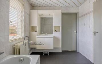 Gratis Badkamermeubel met Spiegel en Kastjes