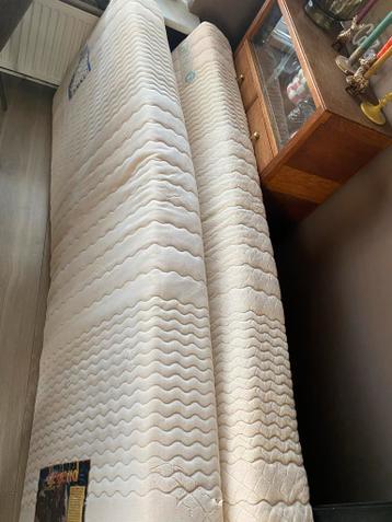 Twee matrassen 70x200 cm