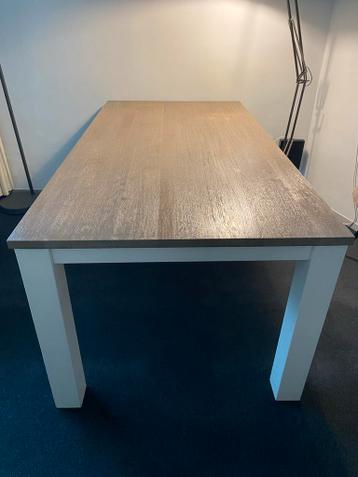 Houten eettafel