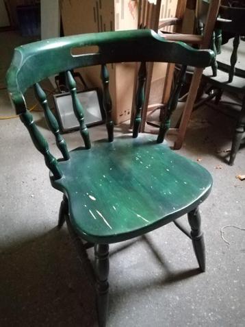 Gratis 6 houten stoelen