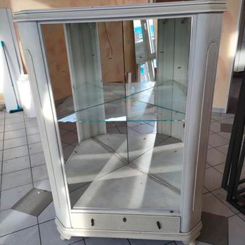 Hoekkast met spiegel en glazen legbodem