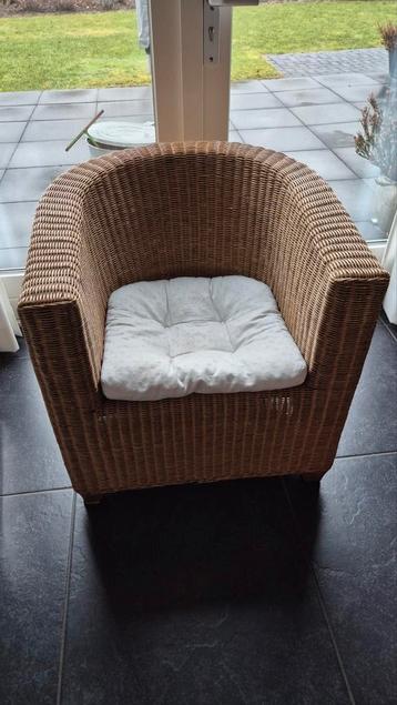 Rotan stoel met kussen - GRATIS af te halen