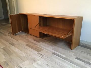 Laag meubelkastje van hout