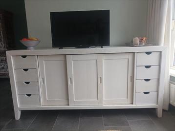Wit dressoir/ televisiemeubel gratis op te halen