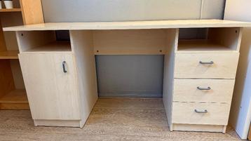 Bureau lichte fineer met 3 lades en 1 kastje, goede staat