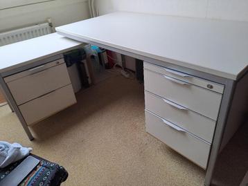 Royaal en stevig hoekbureau