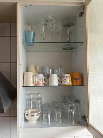 Diverse kopjes, glazen en servies