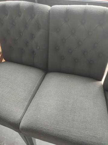 Gratis stoelen met verfvlekjes