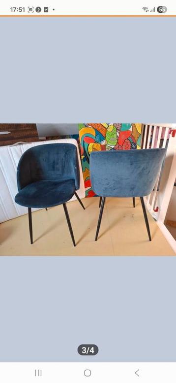 Twee blauwe velours stoelen - gratis af te halen