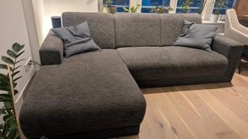 Nette en comfortabele hoekbank (wegens verhuizing overbodig)
