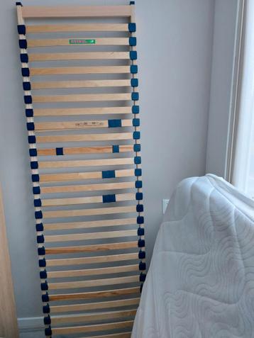Gratis 2 lattenbodems 60x200 cm + matras
