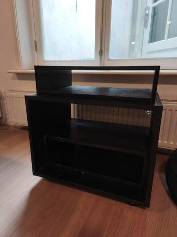 Flexibel zwart opbergmeubel op wieltjes
