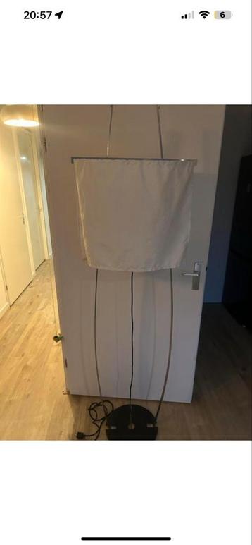 Stijlvolle staande lamp met stoffen kap