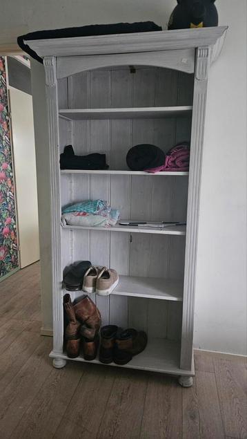 Houten boekenkast / opbergkast