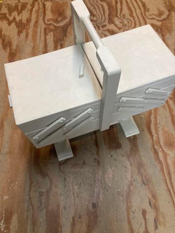 Gratis ophalen: leuk uitklapbaar naaikastje