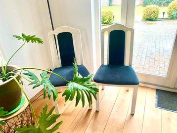 Gratis 4 landelijke eetkamerstoelen - Apeldoorn