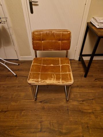 Gratis stoel met versleten zitting - frame nog goed