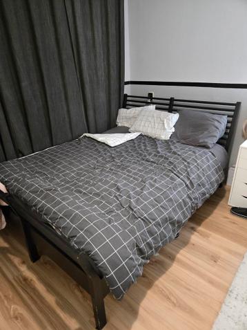 Tweepersoonsbed met 2 matrassen