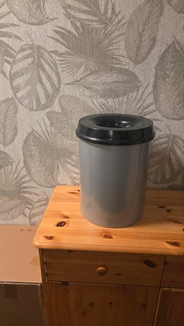 Metalen prullenbak - ca. 40cm hoog