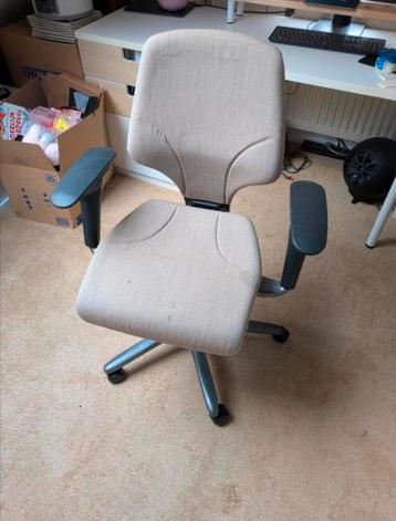 Bureaustoel, met gebruikssporen GRATIS