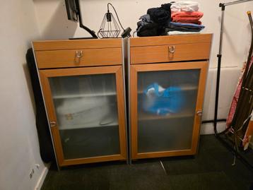 Twee kastjes met schapjes en lade - gratis ophalen