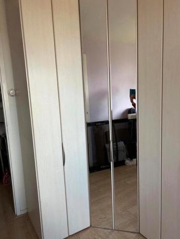 Hoek kledingkast met spiegel