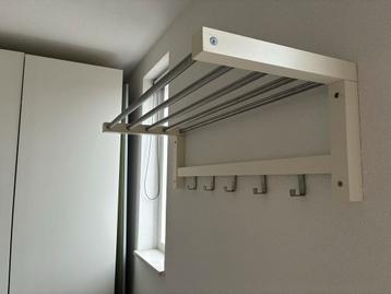 Moet nu weg! - Kleding- en hoedenrek in prima staat