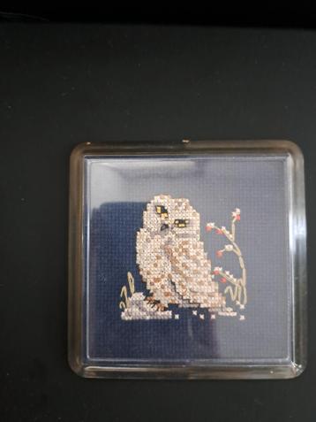 Geborduurde onderzetter uil